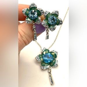 Stunning Blue/Green Swarovski Crystal Flower Necklace & Earring Set